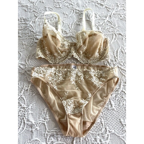 WACOAL Bra & Panty Set Embrace Beige w Cream Lace Underwire 36D/L NWOT - Picture 2 of 11